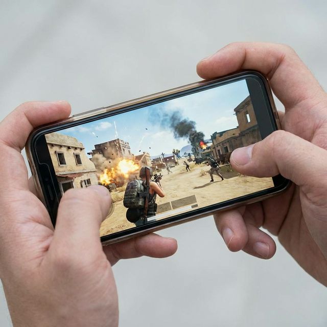 Playing Battle Royale on a Budget Smartphone